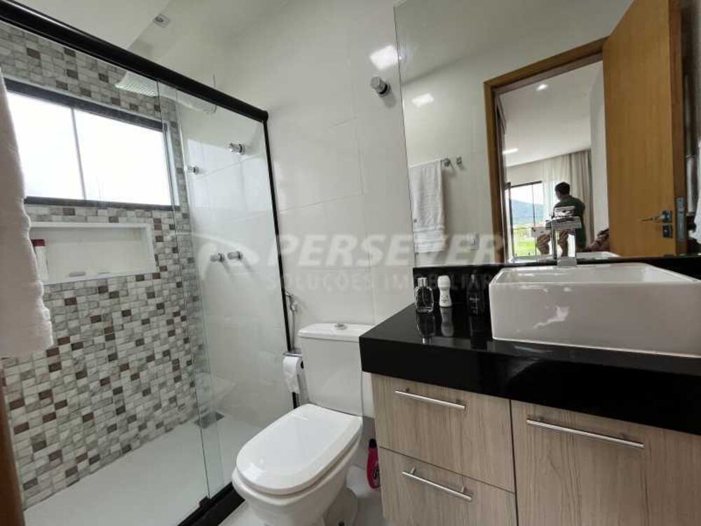 Casa de Condomínio à venda com 4 quartos, 231m² - Foto 3