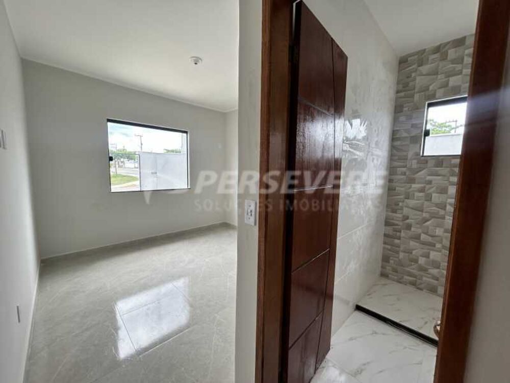 Casa à venda com 2 quartos, 70m² - Foto 3