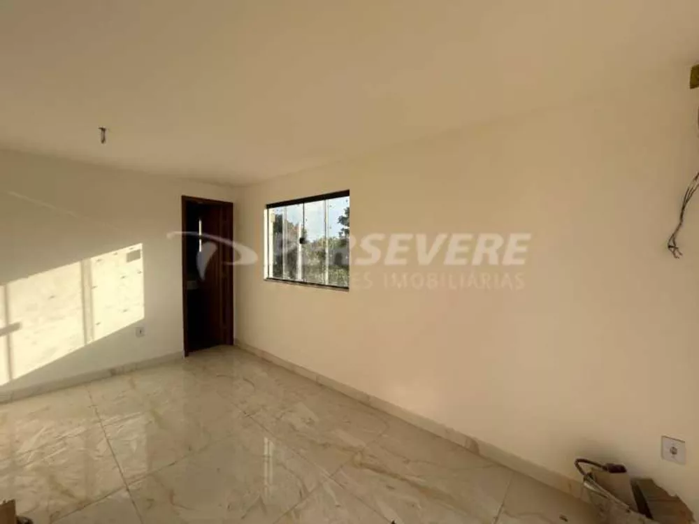 Casa à venda com 3 quartos, 110m² - Foto 2