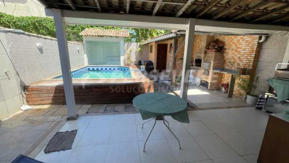 Casa, 4 quartos, 180 m² - Foto 1