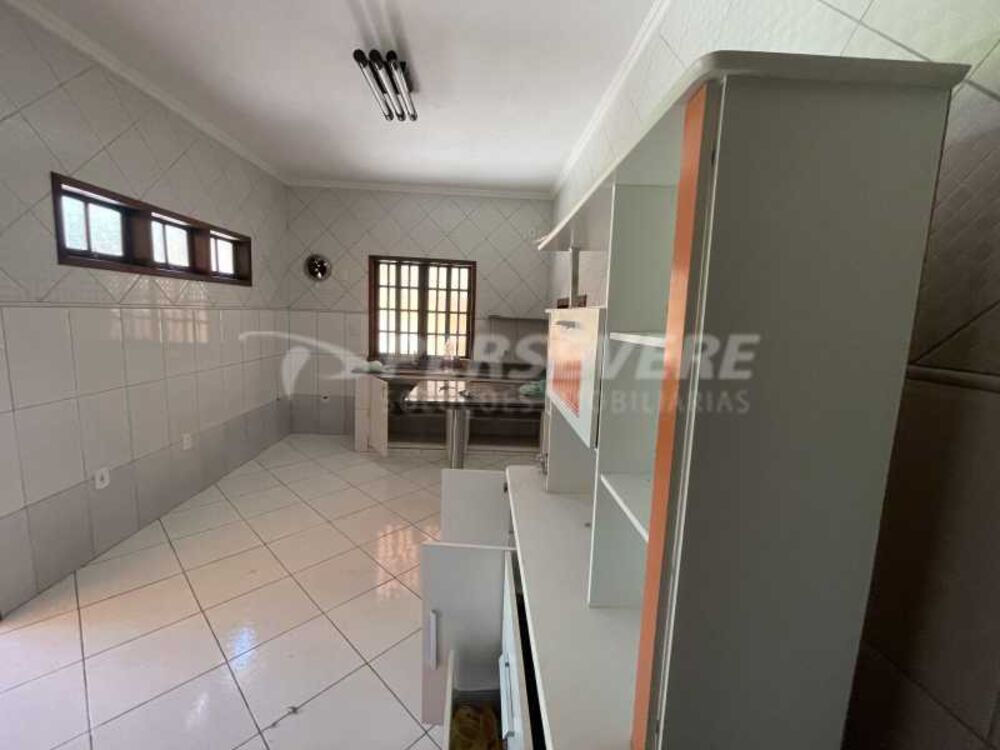 Casa à venda com 3 quartos, 209m² - Foto 4