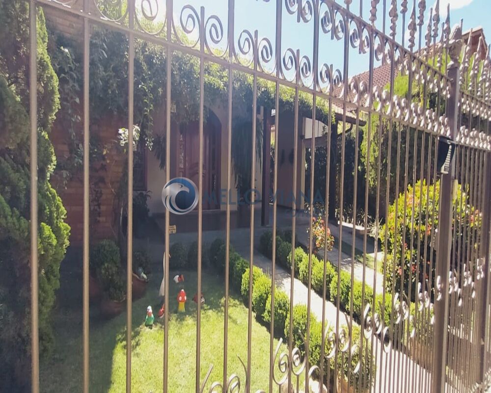 Casa à venda com 4 quartos, 720m² - Foto 1