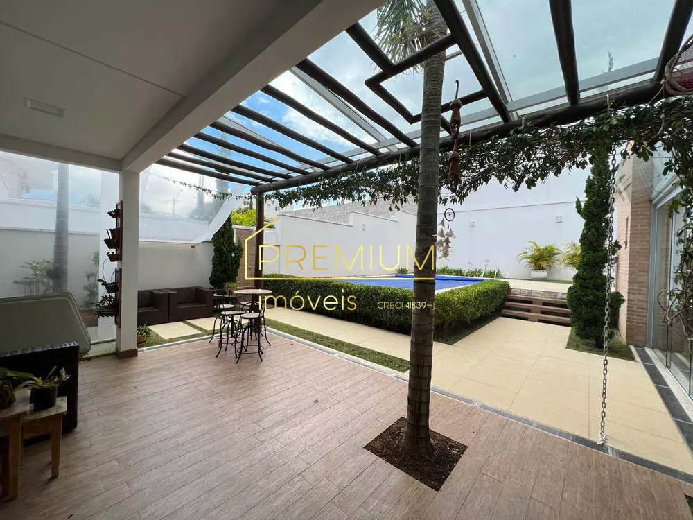 Casa à venda com 3 quartos, 184m² - Foto 1