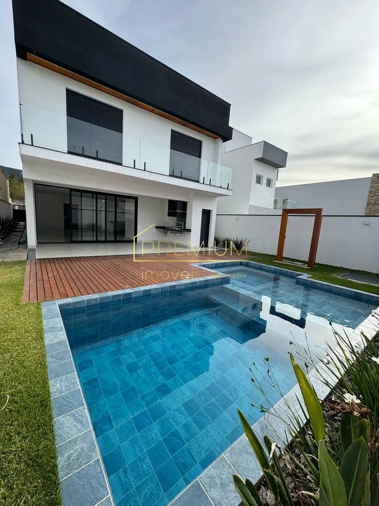 Casa, 3 quartos, 279 m² - Foto 1