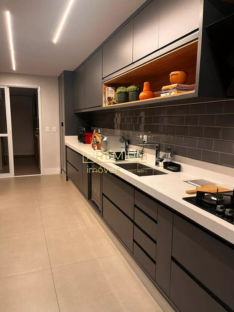 Apartamento à venda com 3 quartos, 216m² - Foto 8