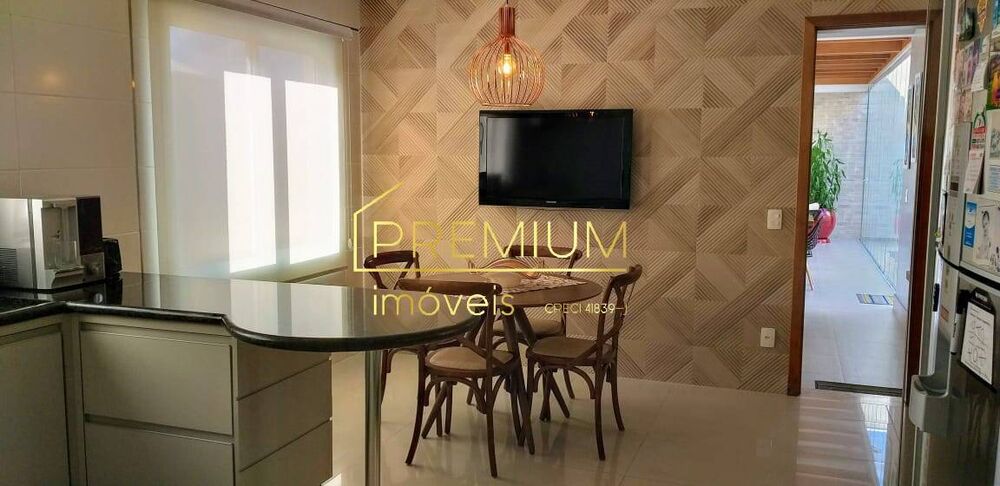 Casa à venda com 3 quartos, 300m² - Foto 2