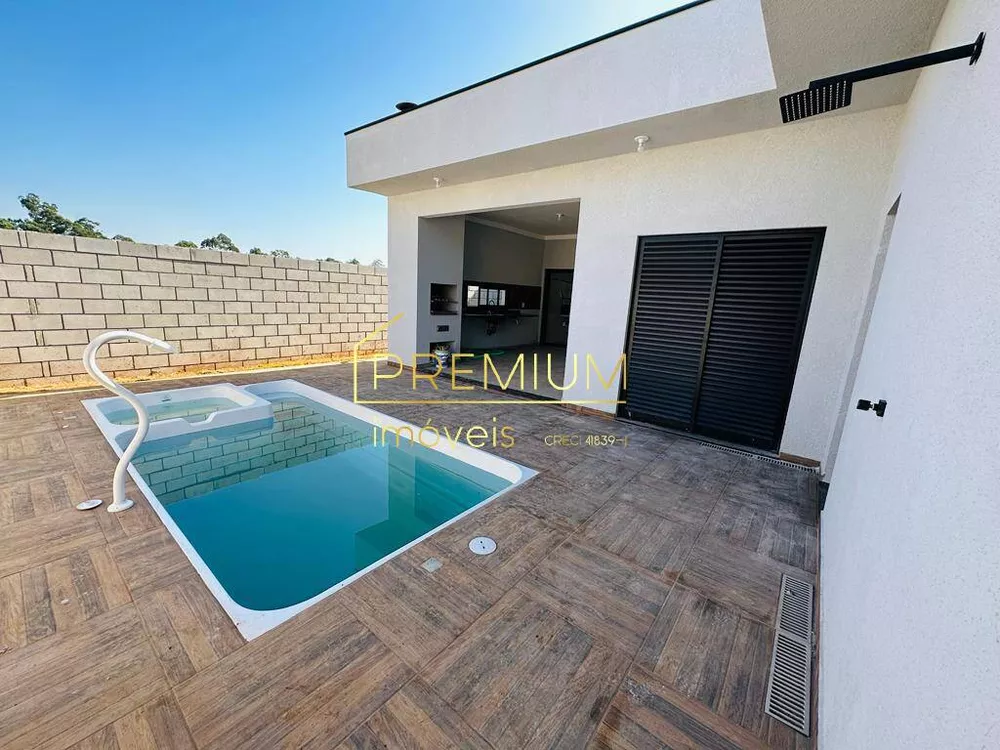 Casa à venda com 3 quartos, 168m² - Foto 1