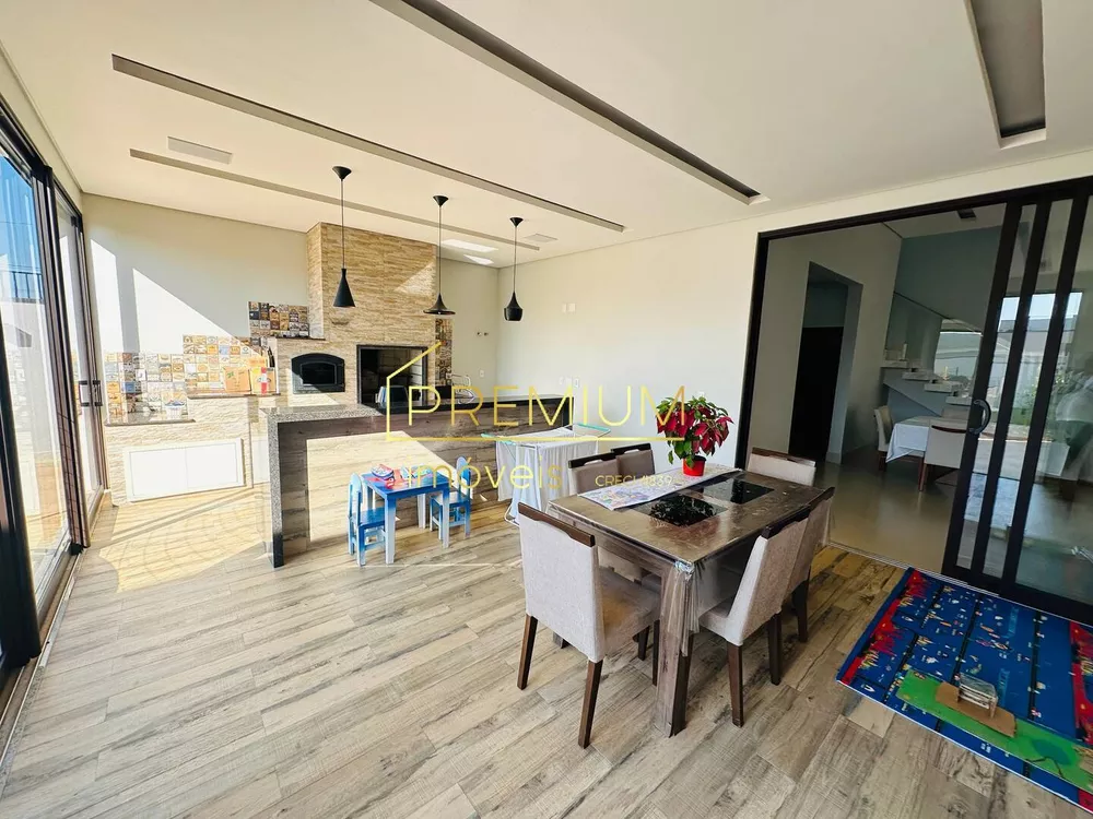 Casa à venda com 4 quartos, 318m² - Foto 2