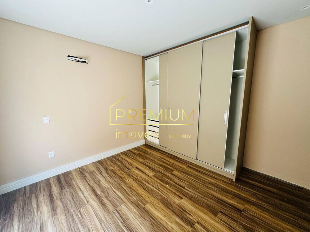 Casa à venda com 3 quartos, 256m² - Foto 2