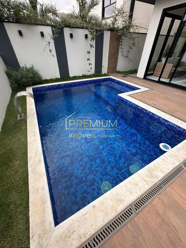 Casa à venda com 3 quartos, 260m² - Foto 1