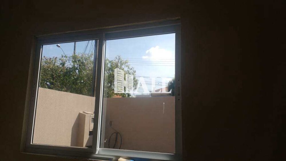 Casa à venda com 4 quartos, 90m² - Foto 1