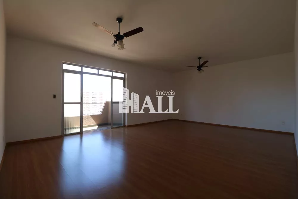 Apartamento à venda com 3 quartos, 157m² - Foto 2