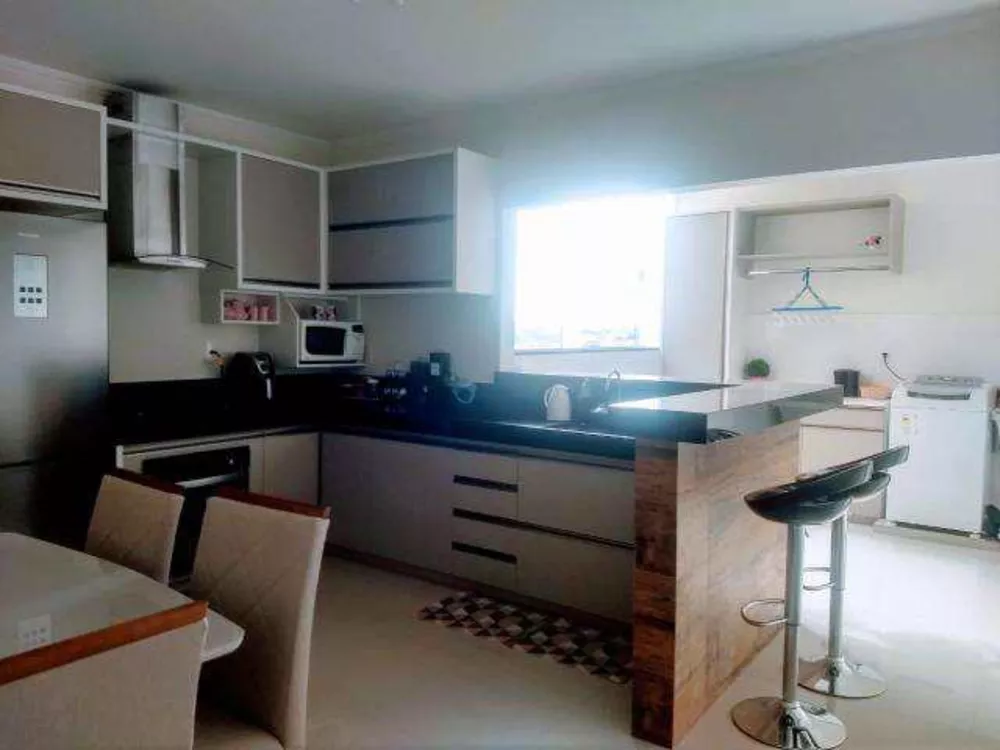 Apartamento à venda com 3 quartos, 101m² - Foto 2