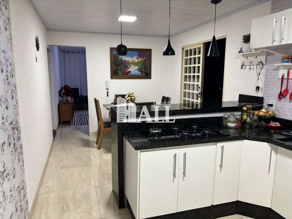Casa à venda com 3 quartos, 190m² - Foto 1