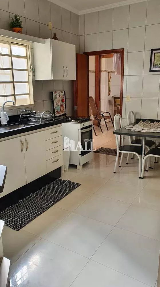 Casa à venda com 3 quartos, 154m² - Foto 1