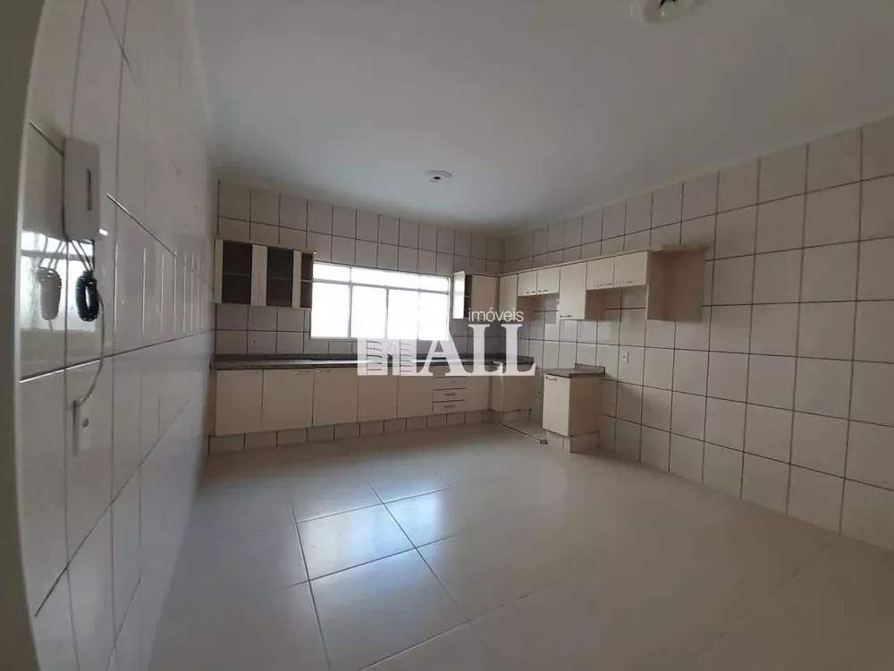 Casa à venda com 3 quartos, 212m² - Foto 1