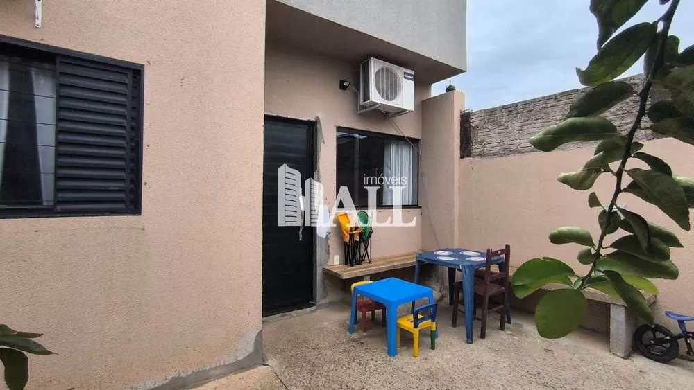 Casa à venda com 2 quartos, 69m² - Foto 1