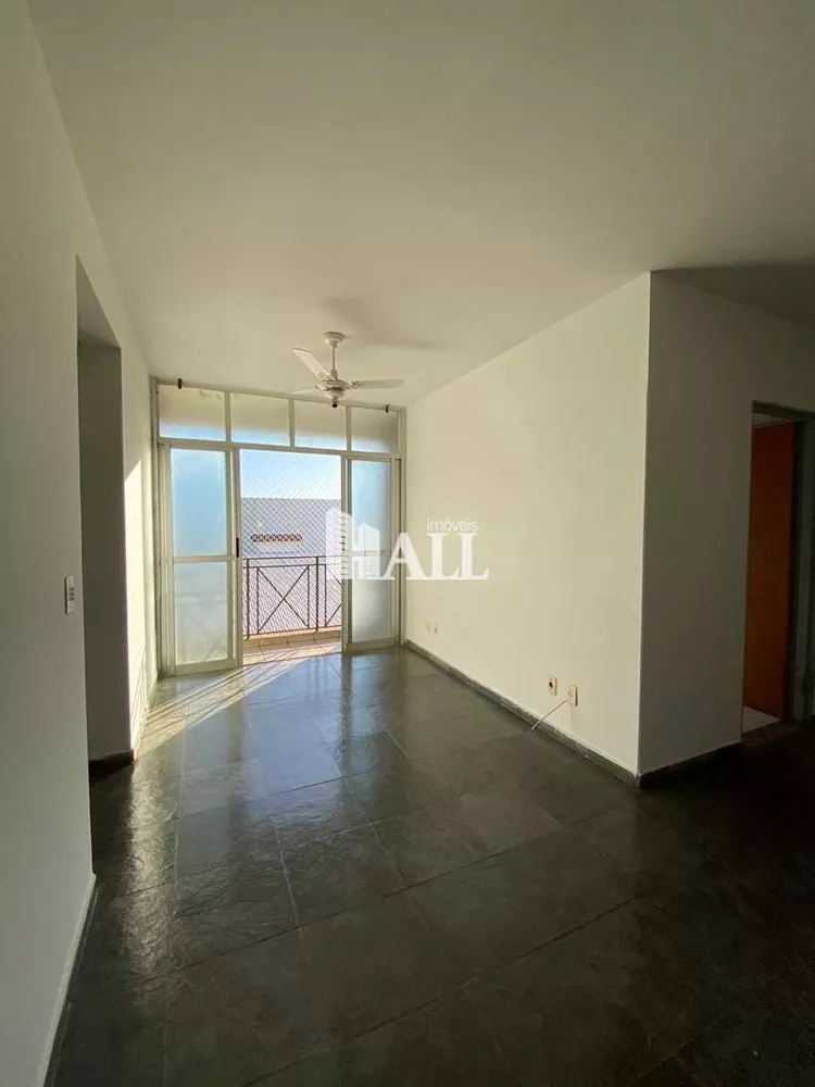 Apartamento à venda com 2 quartos, 70m² - Foto 2