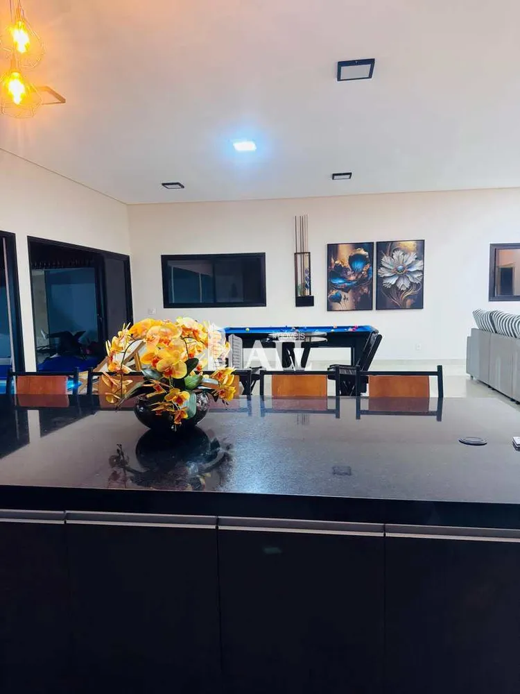Casa, 2 quartos, 200 m² - Foto 1