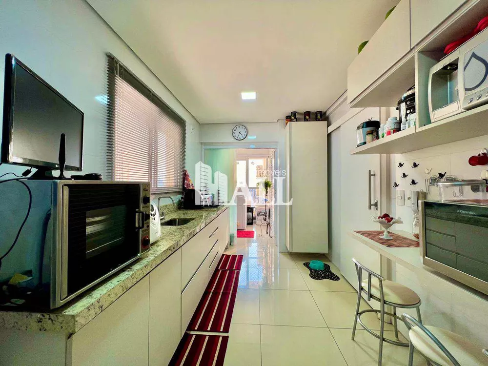 Apartamento à venda com 3 quartos, 135m² - Foto 4