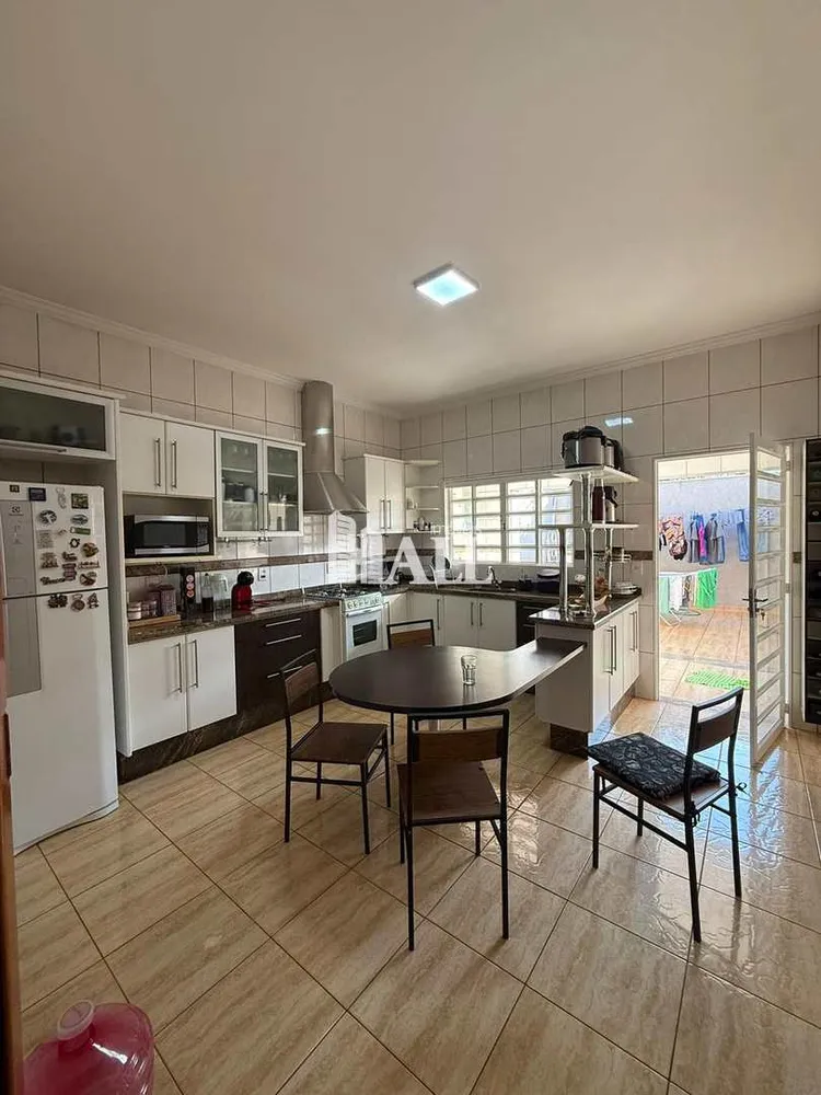 Casa, 3 quartos, 220 m² - Foto 3