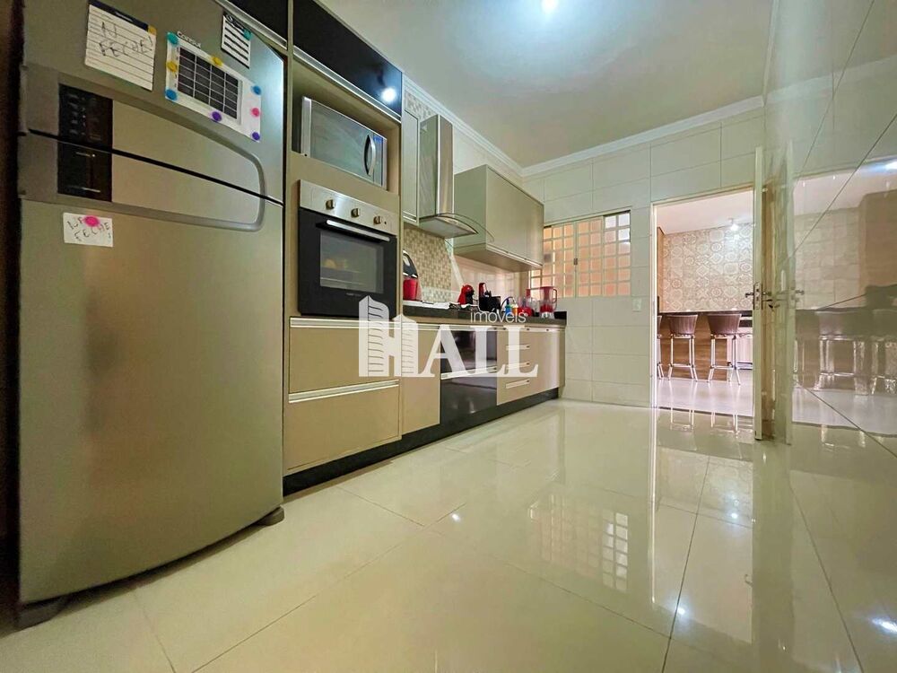 Casa, 5 quartos, 240 m² - Foto 1