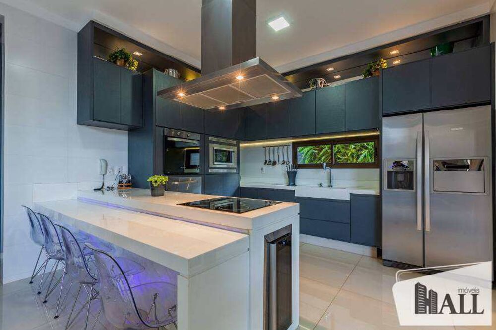 Casa de Condomínio à venda com 3 quartos, 250m² - Foto 1