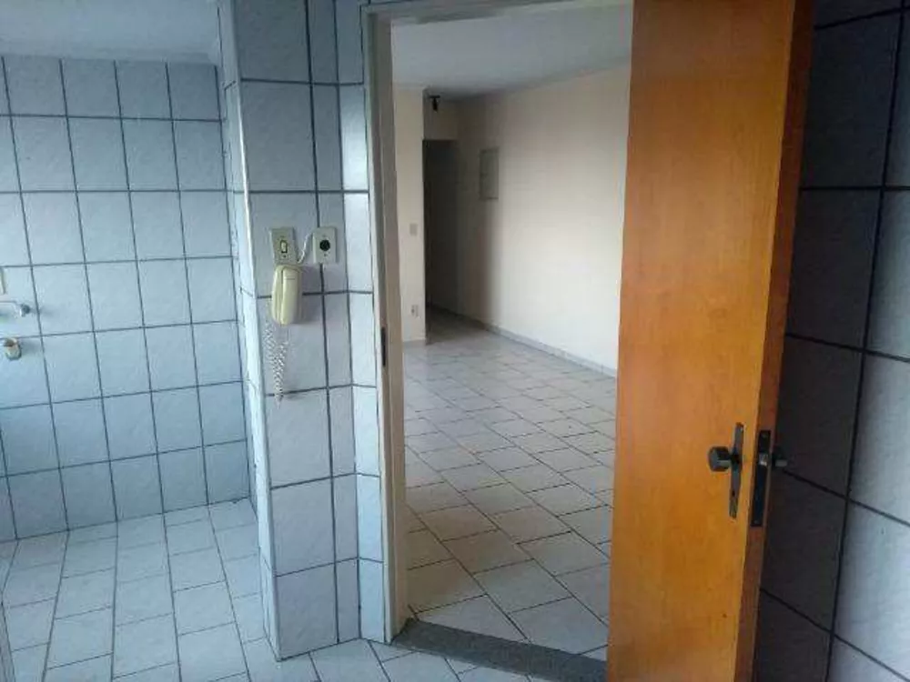 Apartamento à venda com 2 quartos, 65m² - Foto 3