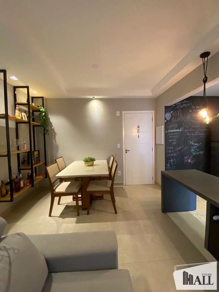 Apartamento à venda com 2 quartos, 70m² - Foto 2