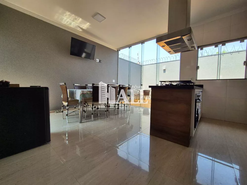 Casa à venda com 3 quartos, 142m² - Foto 2