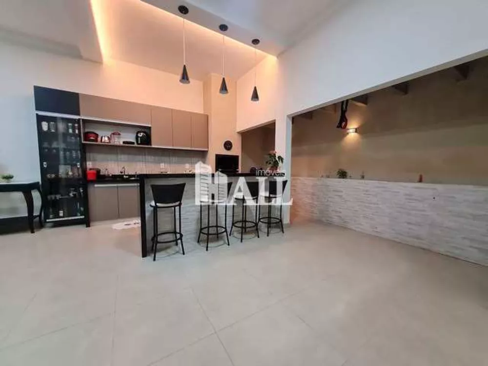 Casa à venda com 3 quartos, 155m² - Foto 1