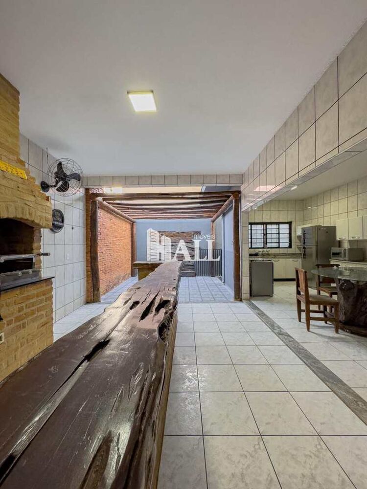 Casa à venda com 3 quartos, 212m² - Foto 3