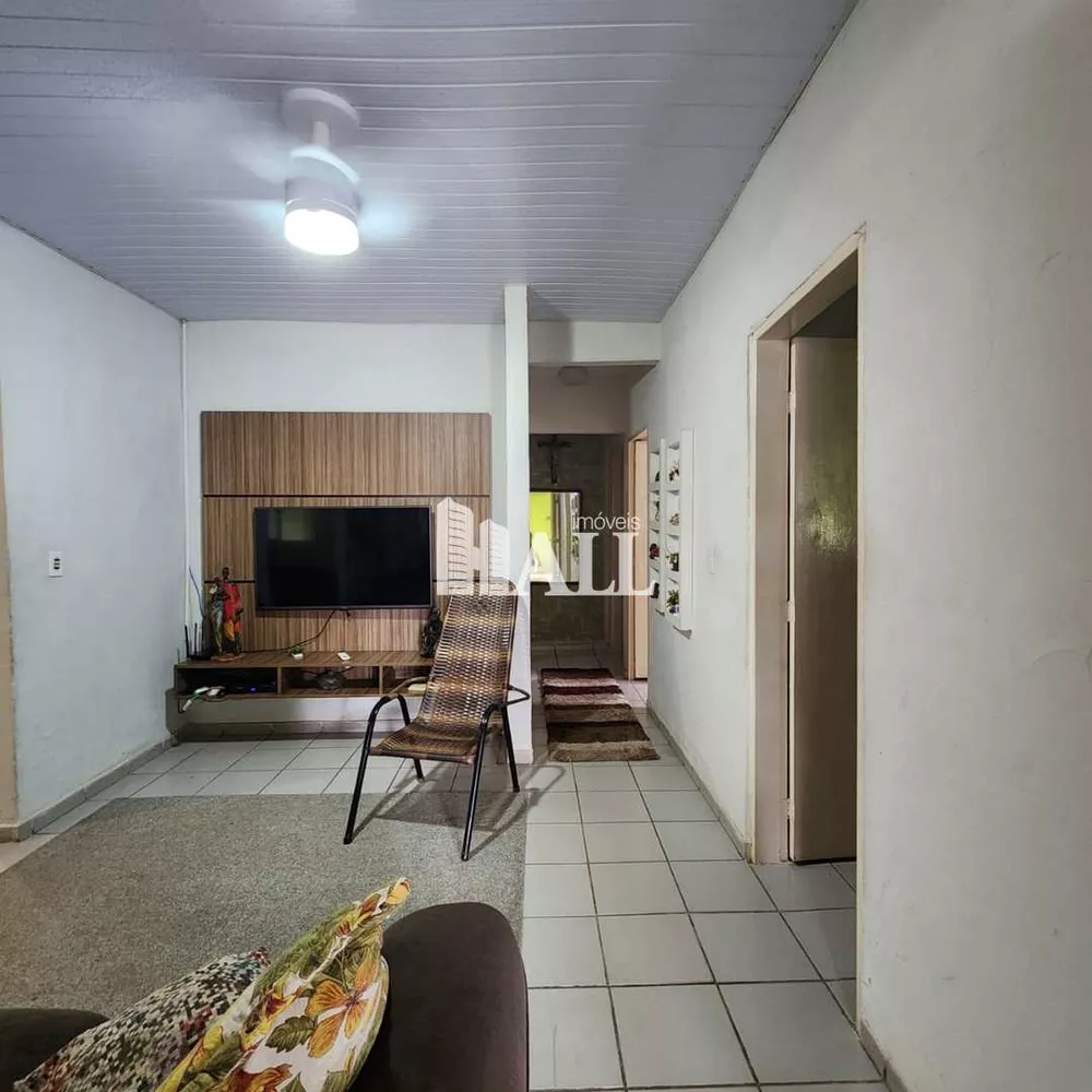 Casa à venda com 3 quartos, 100m² - Foto 1