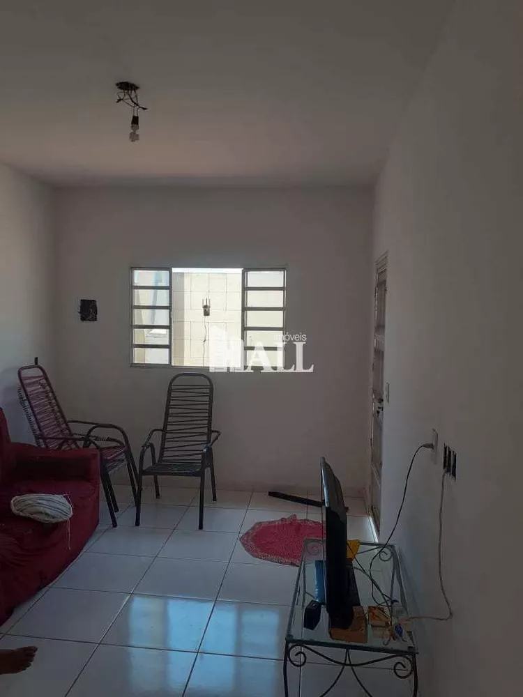 Casa à venda com 2 quartos, 70m² - Foto 2