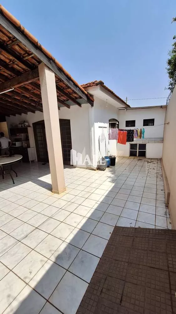 Casa à venda com 2 quartos, 150m² - Foto 2