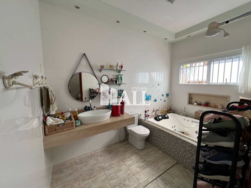 Casa à venda com 3 quartos, 260m² - Foto 1