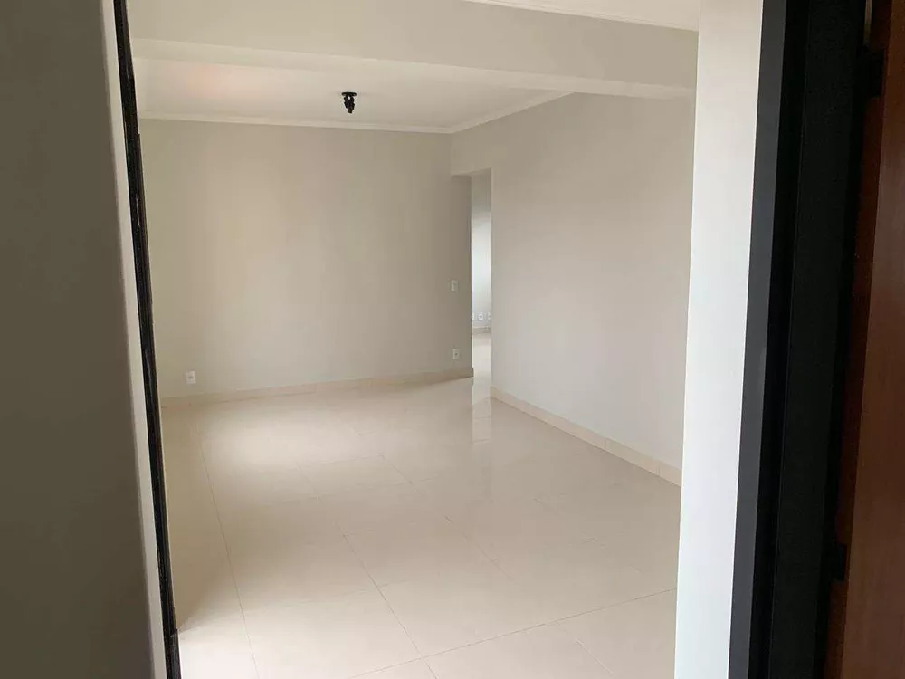 Apartamento à venda com 3 quartos, 130m² - Foto 1