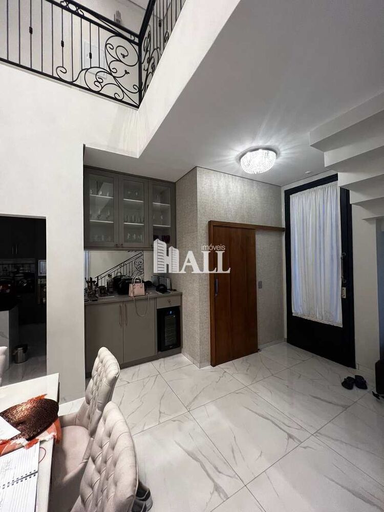 Casa de Condomínio à venda com 3 quartos, 250m² - Foto 1