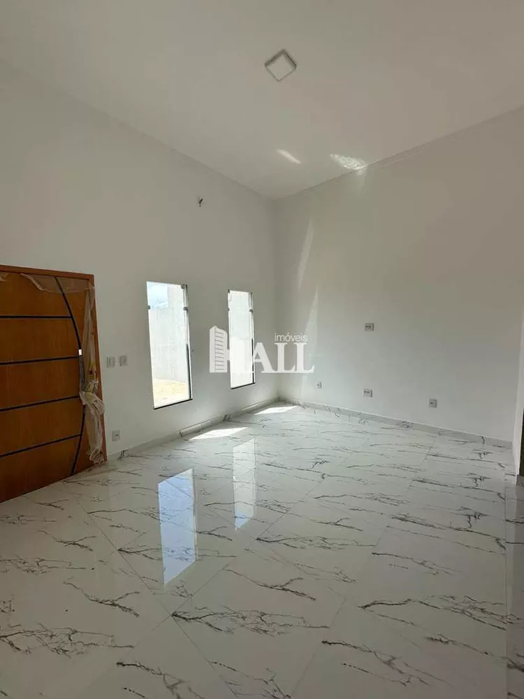 Casa à venda com 3 quartos, 200m² - Foto 1