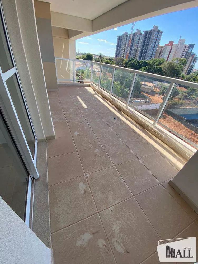 Apartamento à venda com 3 quartos, 114m² - Foto 2