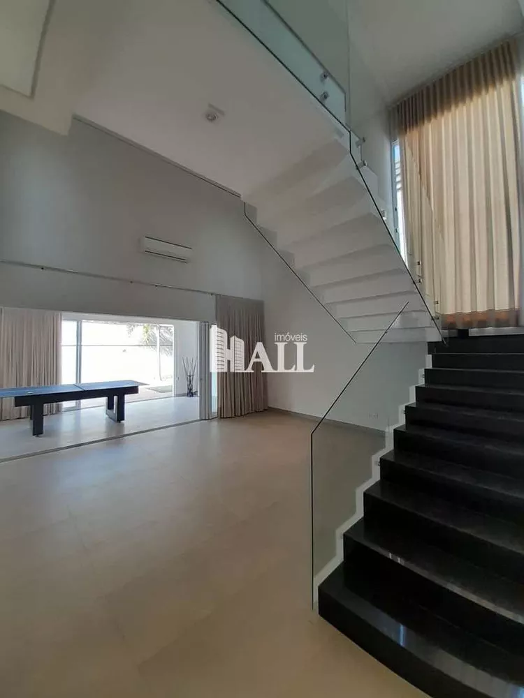 Sobrado à venda com 4 quartos, 318m² - Foto 1