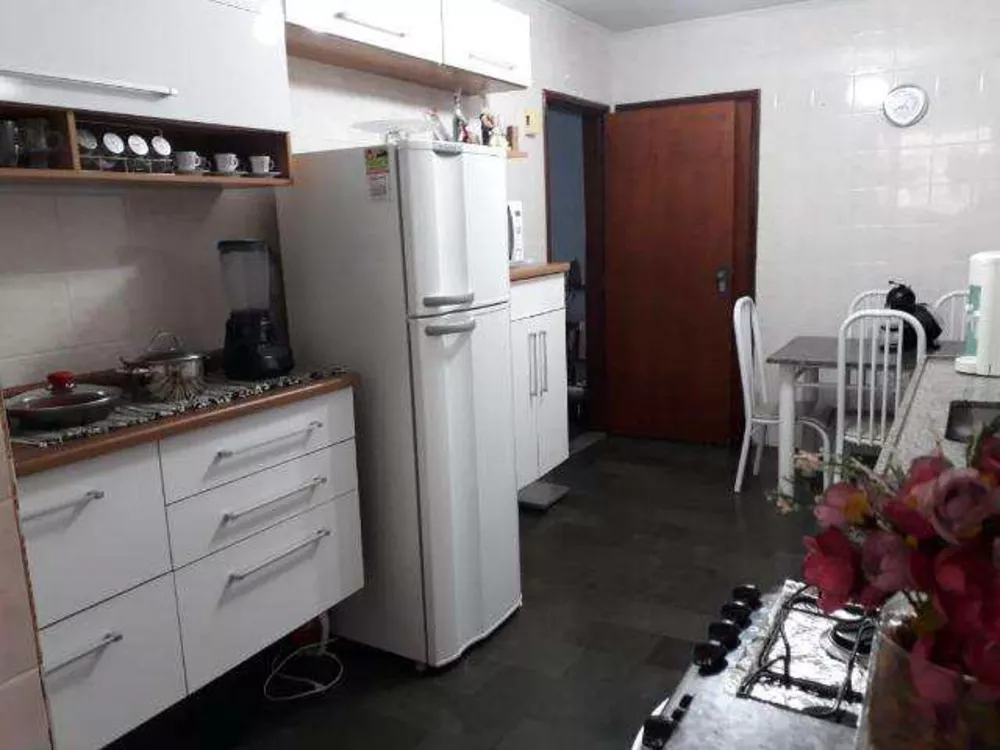 Apartamento à venda com 2 quartos, 70m² - Foto 2