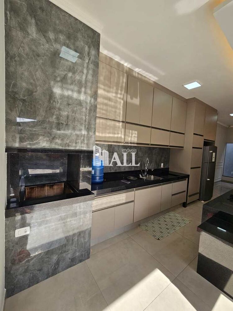 Casa à venda com 2 quartos, 140m² - Foto 2