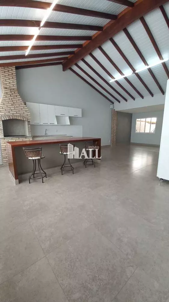 Casa à venda com 3 quartos, 220m² - Foto 1