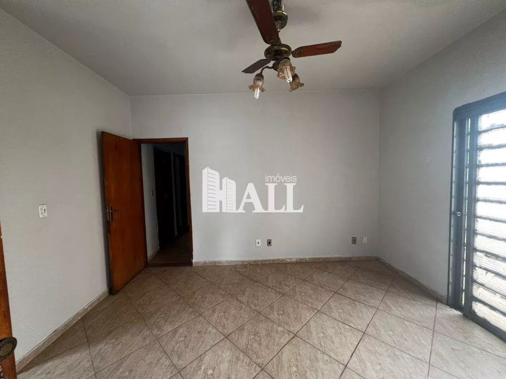 Casa à venda com 3 quartos, 250m² - Foto 2