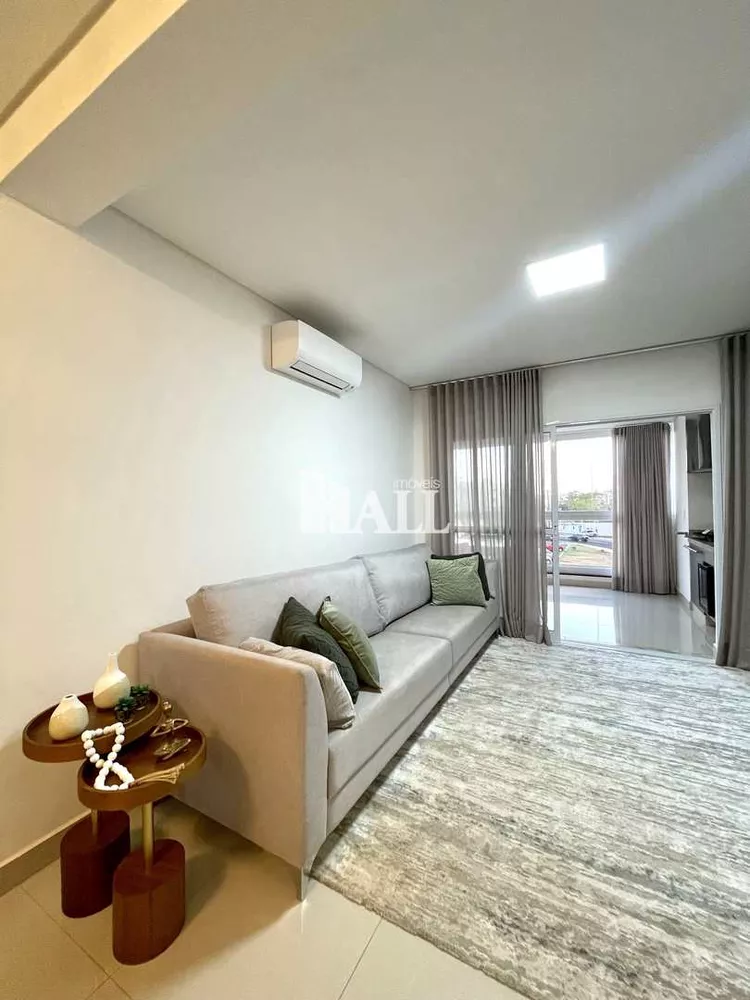 Apartamento à venda com 3 quartos, 130m² - Foto 1