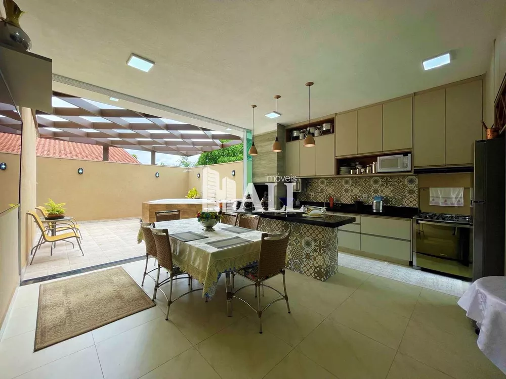 Casa à venda com 3 quartos, 180m² - Foto 1