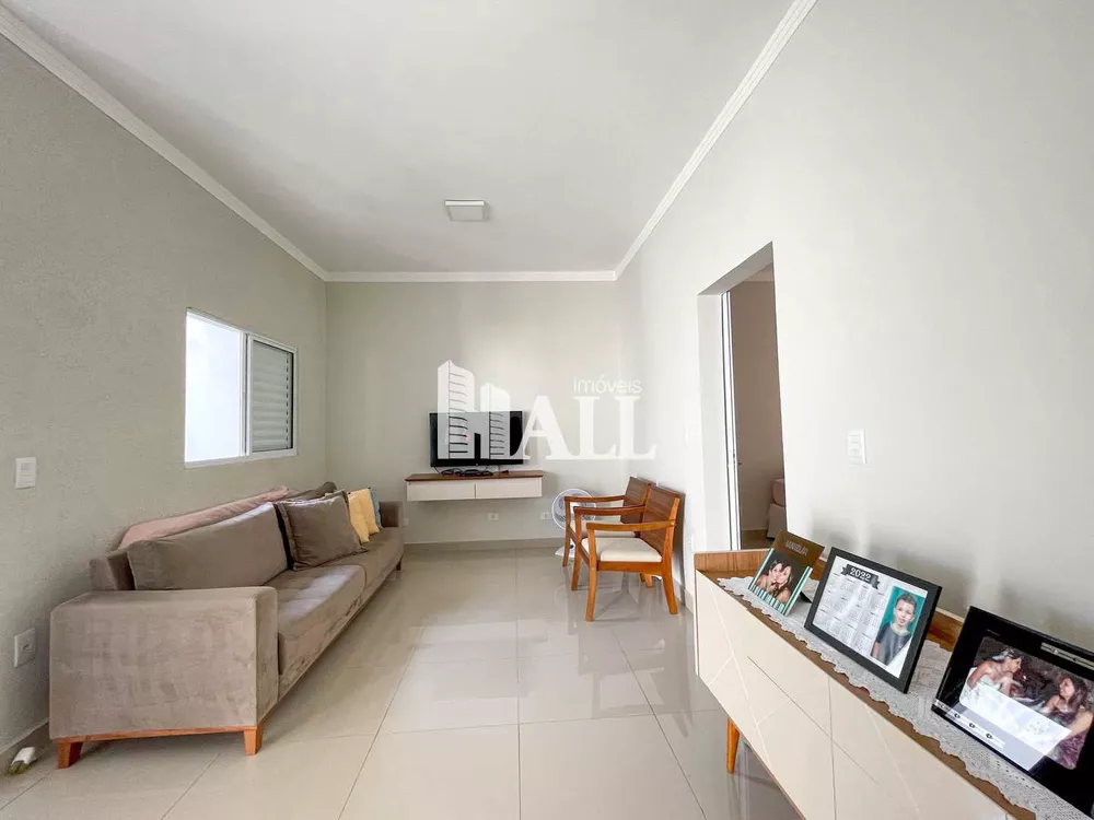 Casa à venda com 2 quartos, 100m² - Foto 1