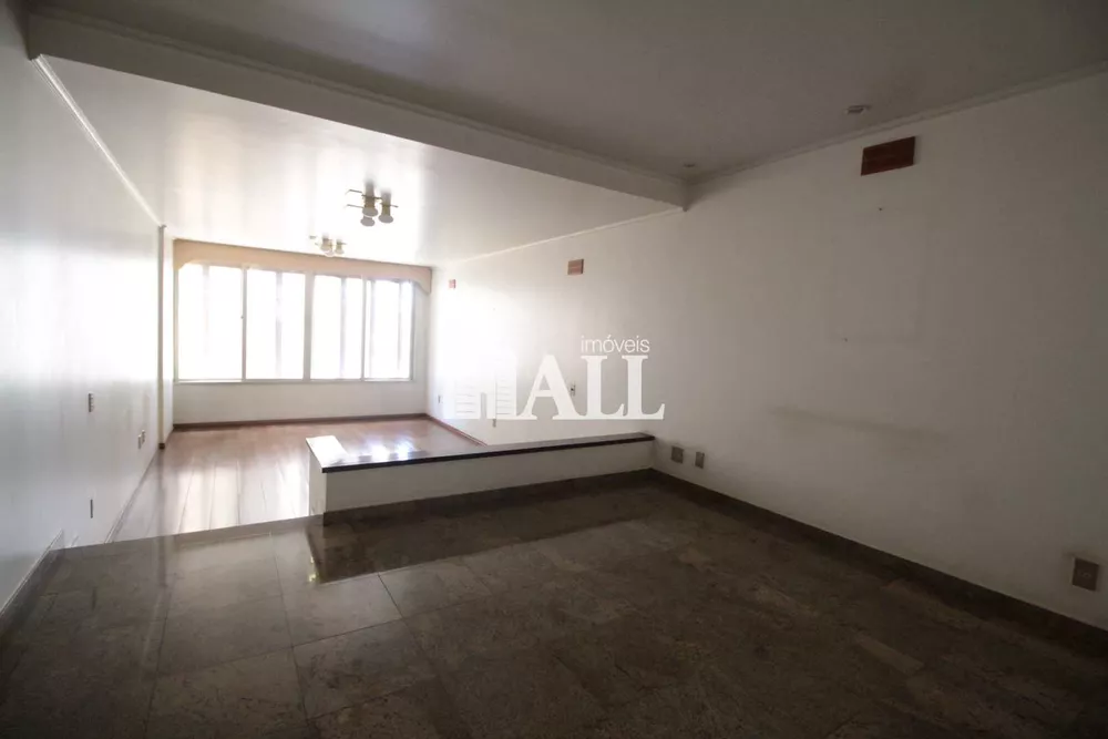 Apartamento à venda com 3 quartos, 220m² - Foto 1