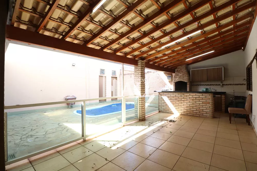 Casa à venda com 3 quartos, 360m² - Foto 1